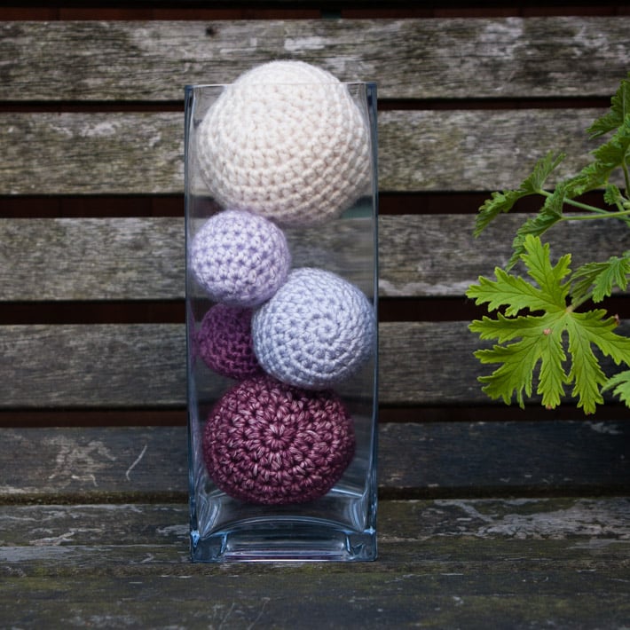 Attention all crocheters! Are you ready to take your skills to the next level? With this simple technique for creating perfect balls, the possibilities are endless. From miniature Christmas ornaments to oversized poufs, you can customize your creations by adjusting the yarn thickness, hook size, and number of rounds used. So gather your supplies and get ready to bring your crochet game to new heights.