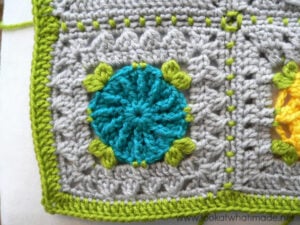 Join 4 crochet squares into one seamless block! Try this helpful foursquare joining method with clean borders. Great for modular blankets!