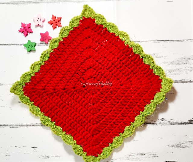 Crochet-Christmas-Tablemat