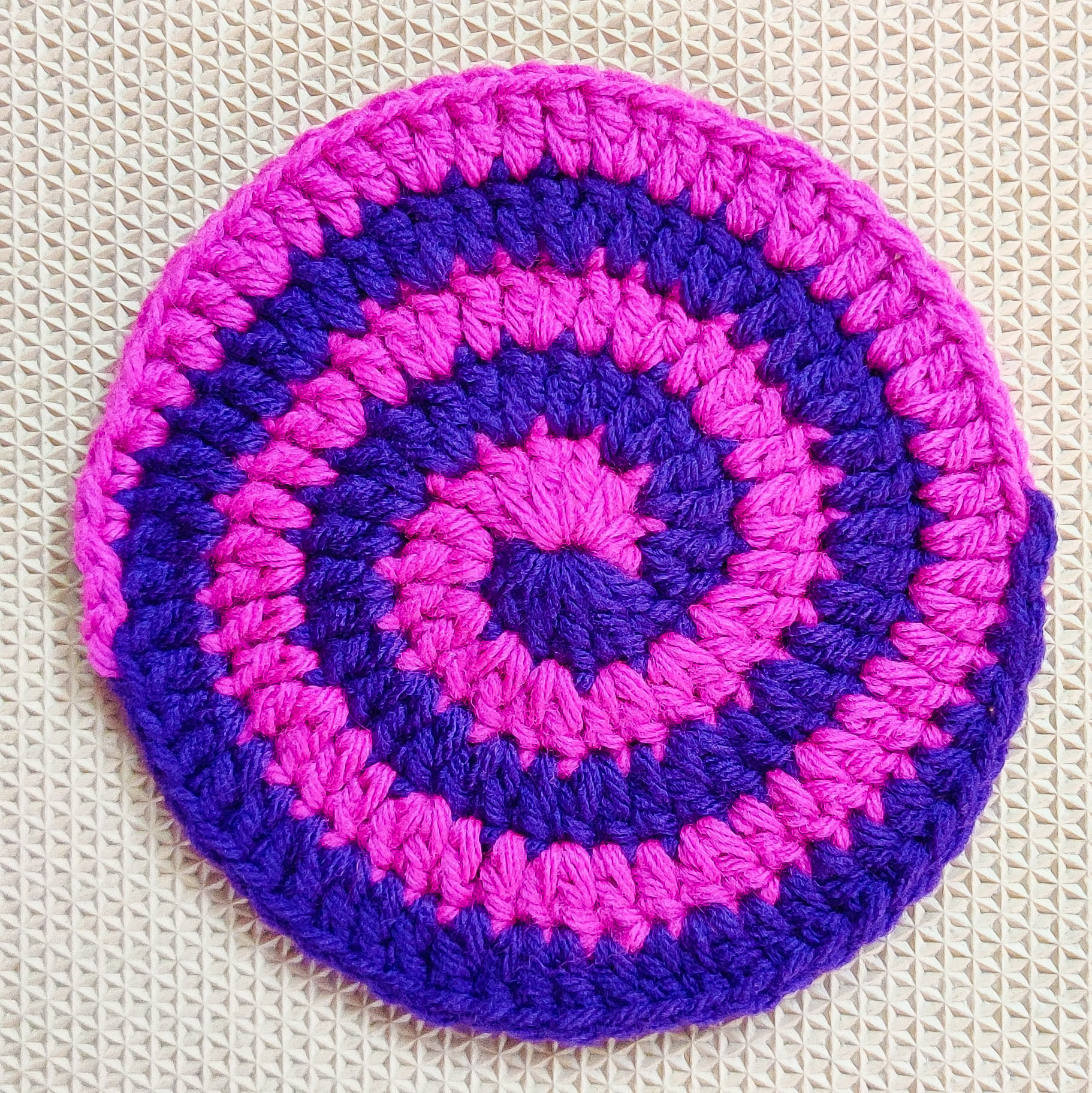 Crochet spirals are a lot of fun to make. Whether you are making crochet potholders, or larger things like crochet rugs or pillows, you will totally enjoy making those patterns with crochet spirals.