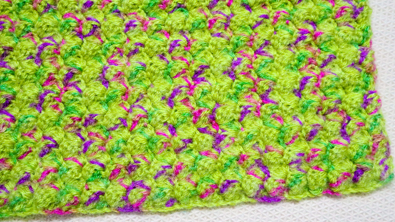 Easy Crochet Christmas Blanket Pattern & Tutorial