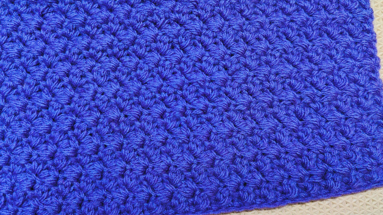 Learn how to crochet the Suzette stitch with this video tutorial and free crochet pattern from Raji's Craft Hobby.