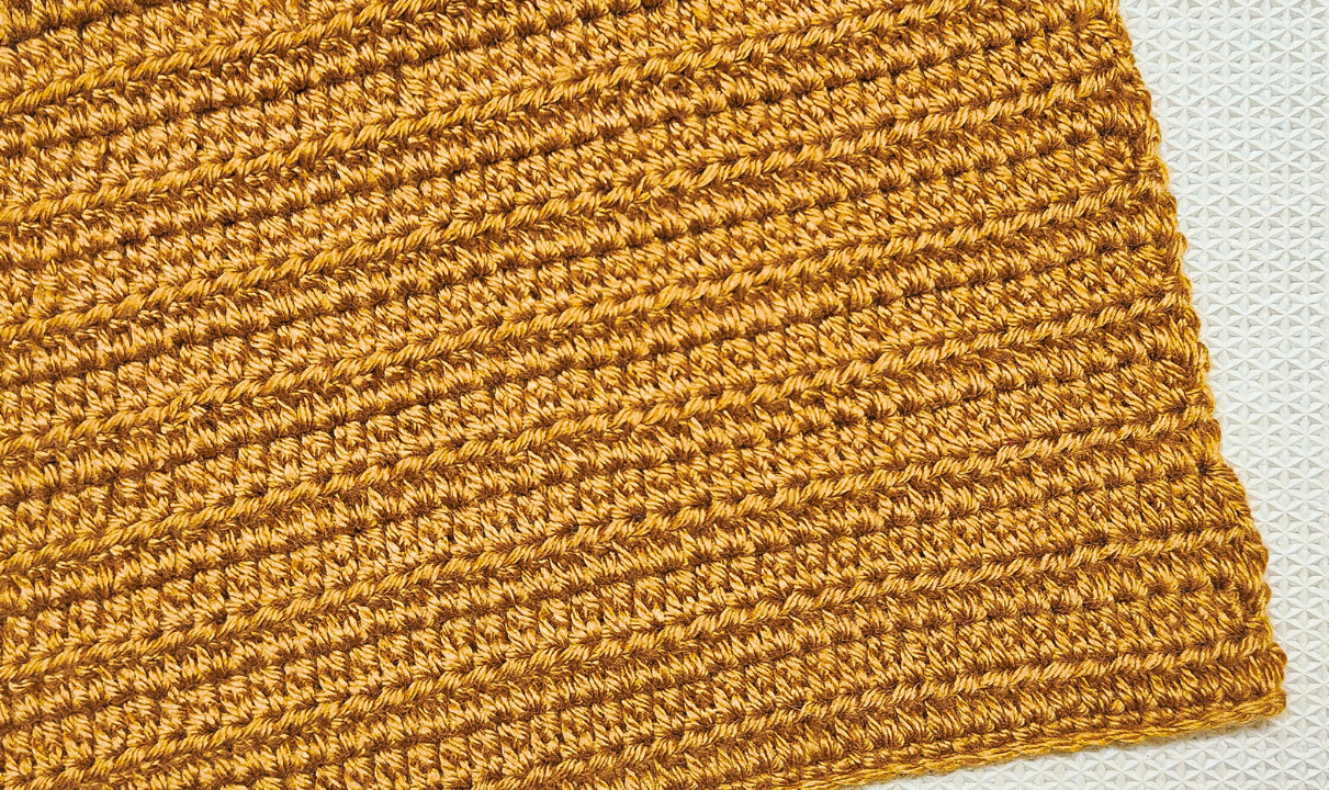 Learn how to make a blanket with Extended Half Double Crochet Stitch with this free pattern and video tutorial from Raji's Craft Hobby.