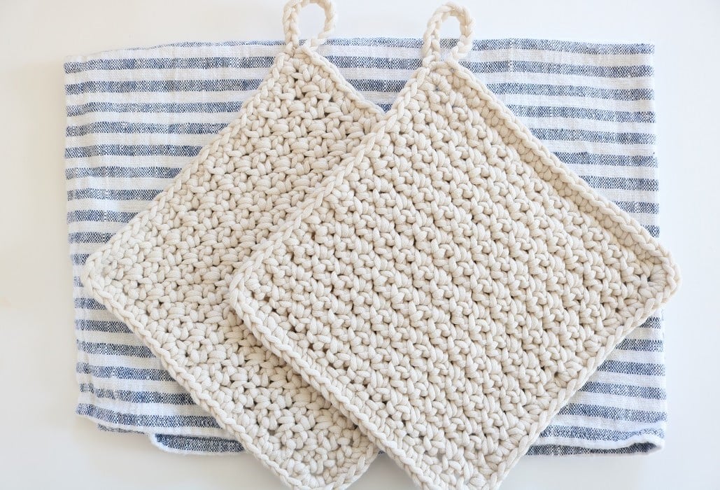 Here is a lovely spring cleaning dishcloth crochet pattern that is perfect for beginners. It uses bulky cotton yarn, so it works up quickly.