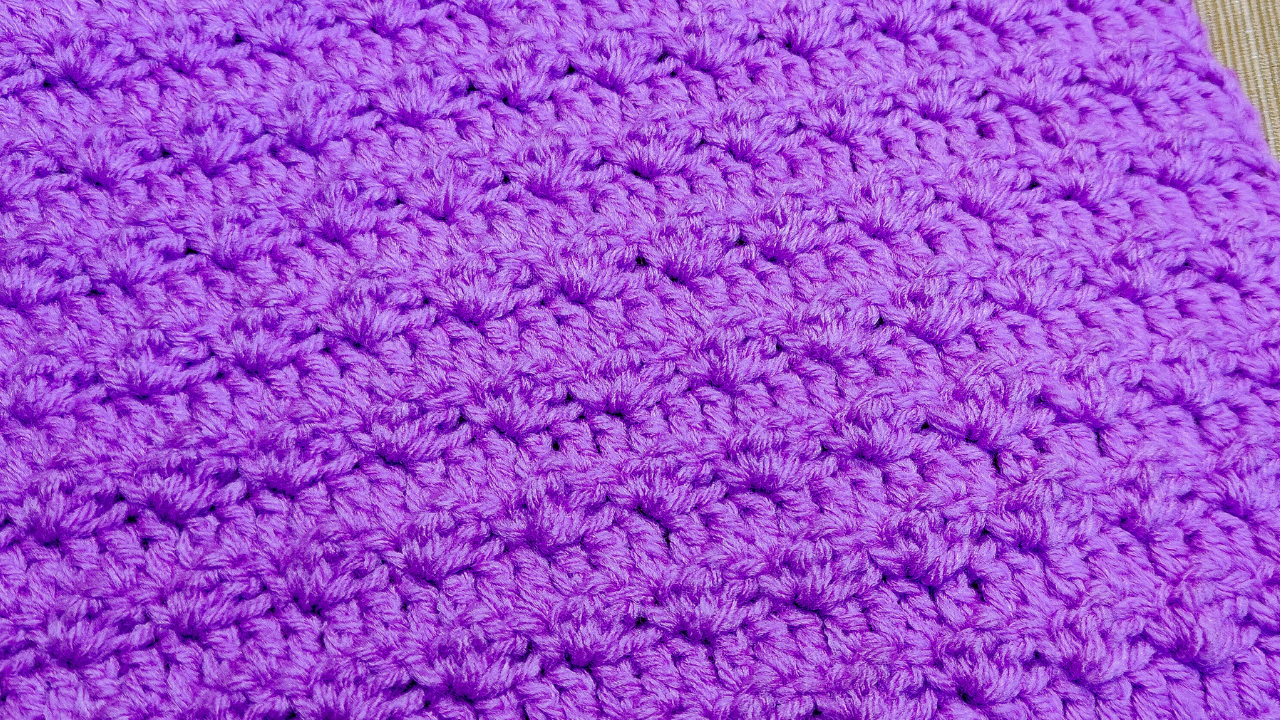 Get cozy with this easy crochet pattern! 🧶