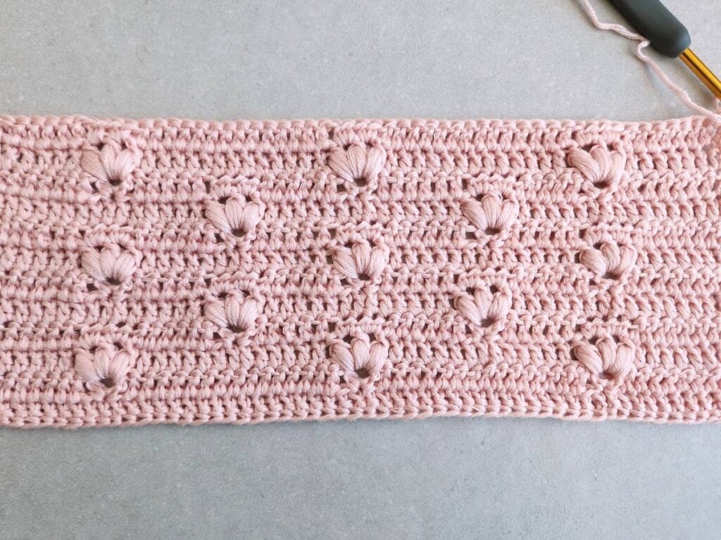 Add floral beauty to your blankets with this Crochet Flower Stitch tutorial! 🌸 Easy-to-follow with photos and video. #crochetpattern #crochetstitch