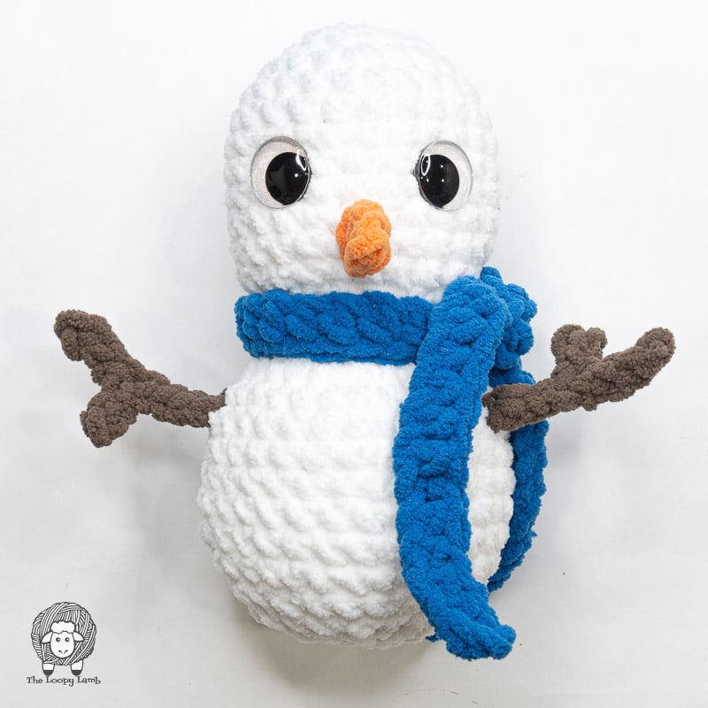 Looking for a fun winter crochet project? The Chillin’ With My Snowmies snowman pattern is here to bring a smile to your face! This jumbo crochet snowman requires no sewing, making it quick and simple to complete. Follow the step-by-step video tutorial for added support. Perfect for home decor or as a handmade gift.