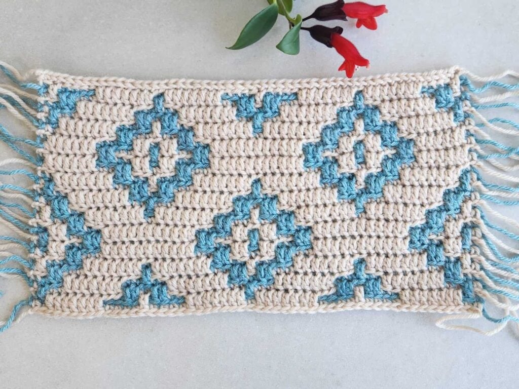 Try the Diamond Mosaic Crochet Pattern! ✨ This design looks intricate but is easy to make. Use it for blankets, table runners, or placemats!