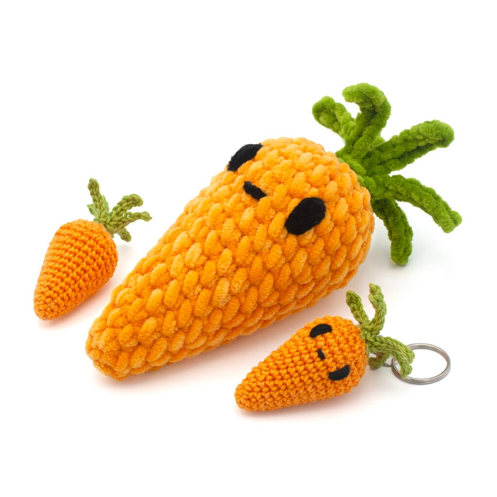 Make a cute carrot amigurumi with this free pattern and video tutorial by Mariska Vos. Ideal for beginners and fun in any yarn size! #carrotcrochet #amigurumi #crochettutorial #freecrochettutorials